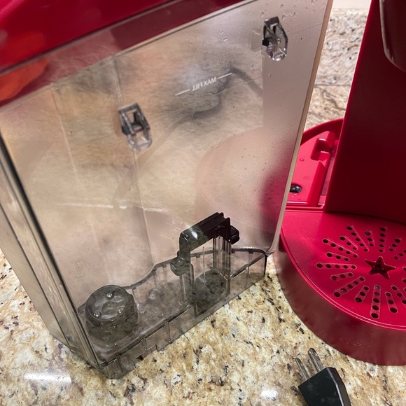 Full Size Keurig Coffee Maker in Red - Picture 4 of 9